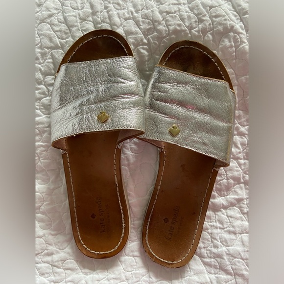 KATE SPADE ♠️ Silver Leather Flats Size 6.5 - Picture 1 of 9